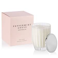 PEPPERMINT GROVE Candle Freesia & Berries 350g